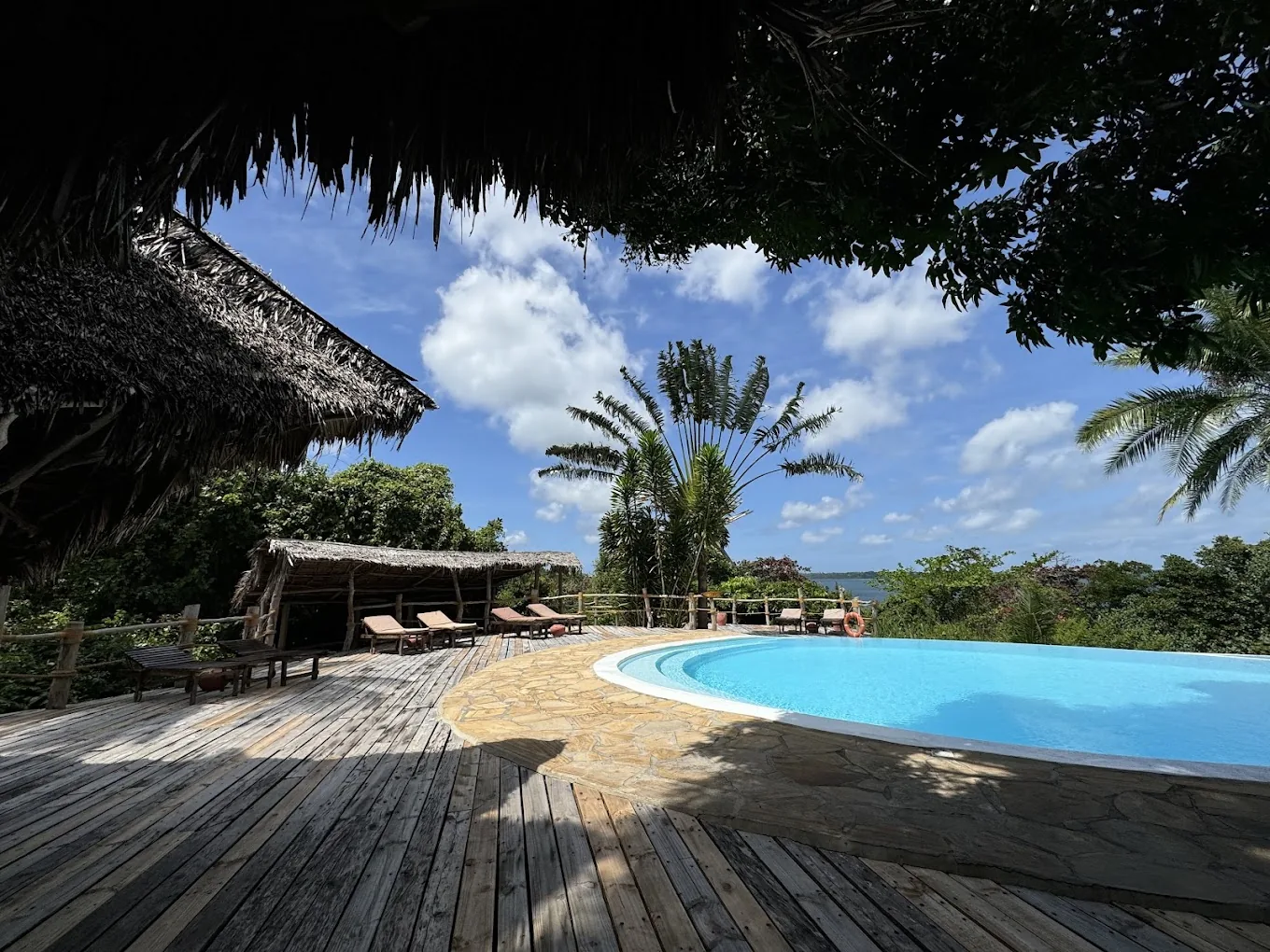 Infinity pool at Fundu lagoon